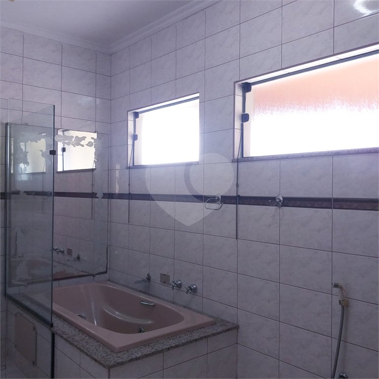 Casa à venda com 4 quartos, sendo 3 suítes, no condomínio Arujá 5, Arujá - SP