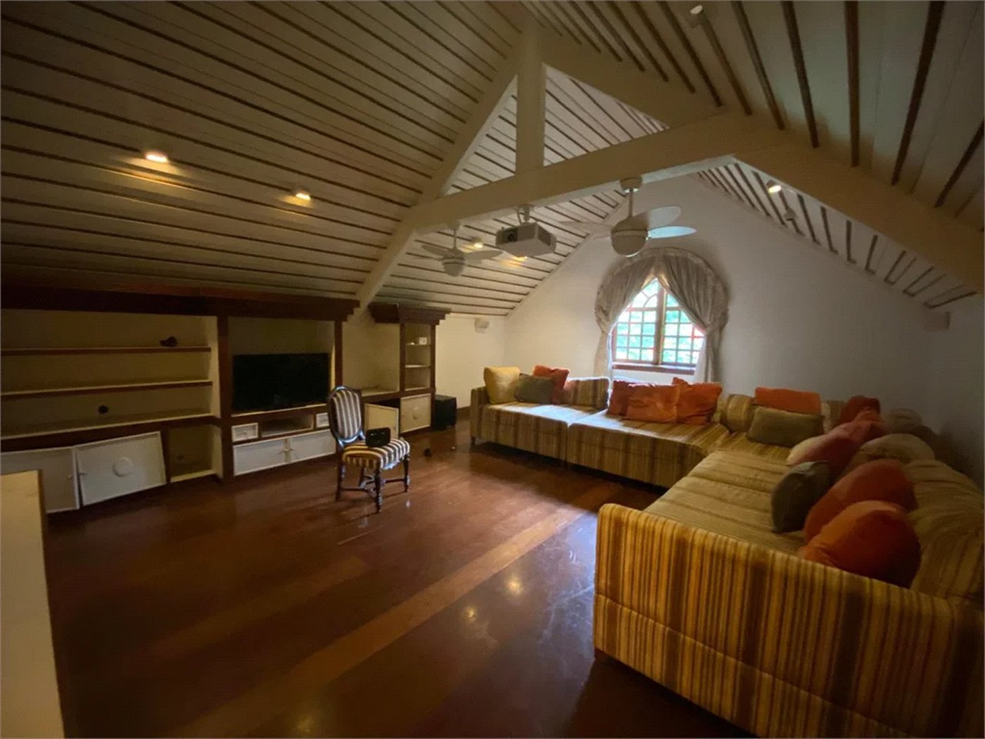 Casa à venda ou para alugar com 5 quartos, sendo 3 suítes, em Fazenda Morumbi, São Paulo, SP