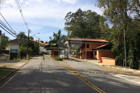 Casa à venda com 4 quartos, sendo 2 suítes,  no condomínio Granja Vianna II, Cotia - SP