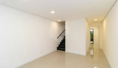 Sobrado à venda com 3 quartos, sendo 1 suíte,  em Vila Guilherme, São Paulo, SP