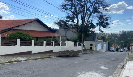 Casa à venda com 4 quartos, sendo 3 suítes, em Vila Áurea, Poá, SP