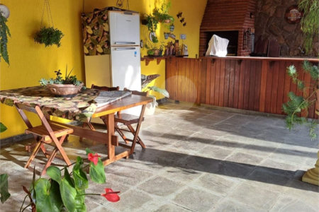 Casa Térrea à venda com 3 quartos, sendo 2 suítes,  em Vila Oliveira, Mogi das Cruzes, SP