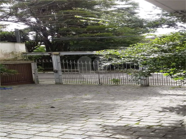 Casa Térrea à venda com 4 quartos, sendo 1 suíte,  em Granja Julieta, São Paulo, SP