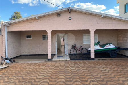 Casa à venda ou para alugar com 10 quartos no Centro, Ponta Porã, MS