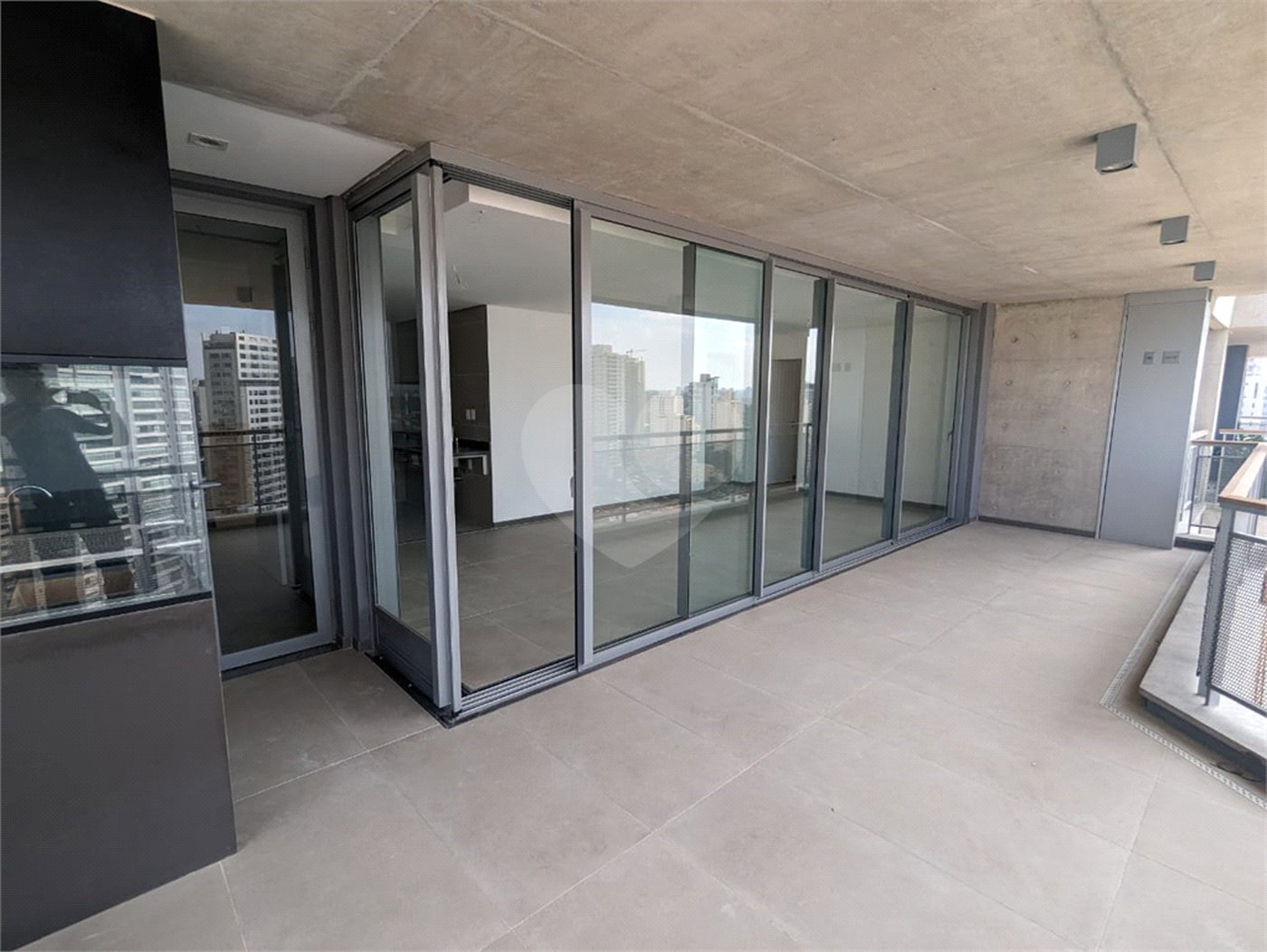 Apartamento à venda com 3 quartos, sendo 2 suítes, em Jardim das Acácias, São Paulo, SP