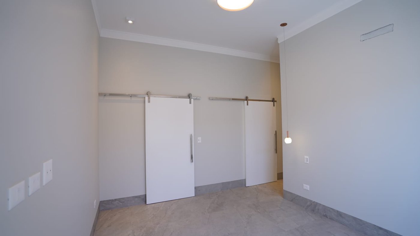 Casa à venda com 4 quartos, sendo 1 suíte, em Parque Residencial Mart Ville, Presidente Prudente, SP