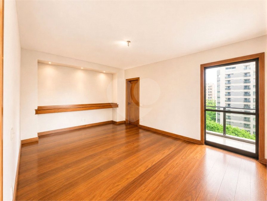 Apartamento à venda com 3 suítes em Moema, São Paulo, SP