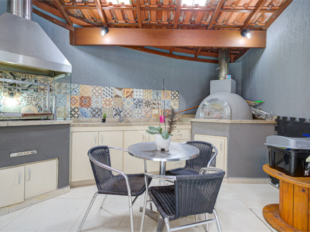 Casa à venda com 4 quartos, sendo 2 suítes,  no condomínio Vila dos Ipês, São Paulo - SP