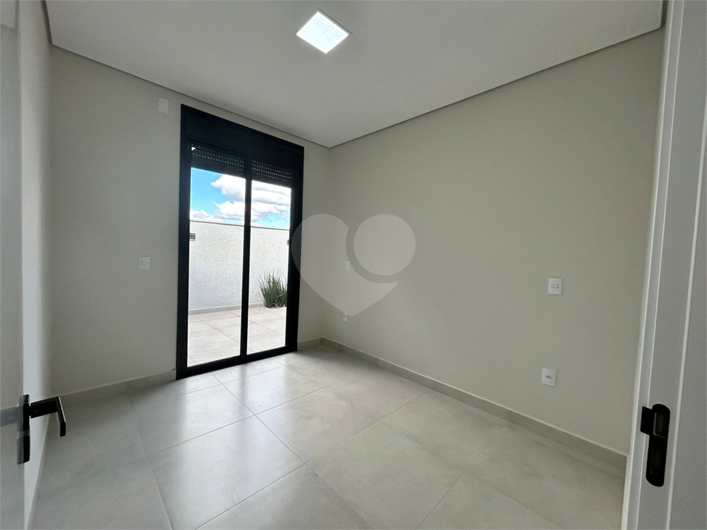 Casa à venda com 3 quartos, sendo 1 suíte, no condomínio Villagio Wanel, Sorocaba - SP