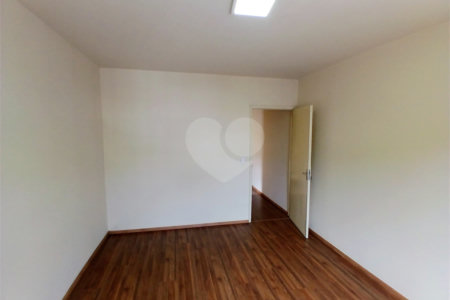 Sobrado à venda com 3 quartos em Vila Mazzei, São Paulo, SP