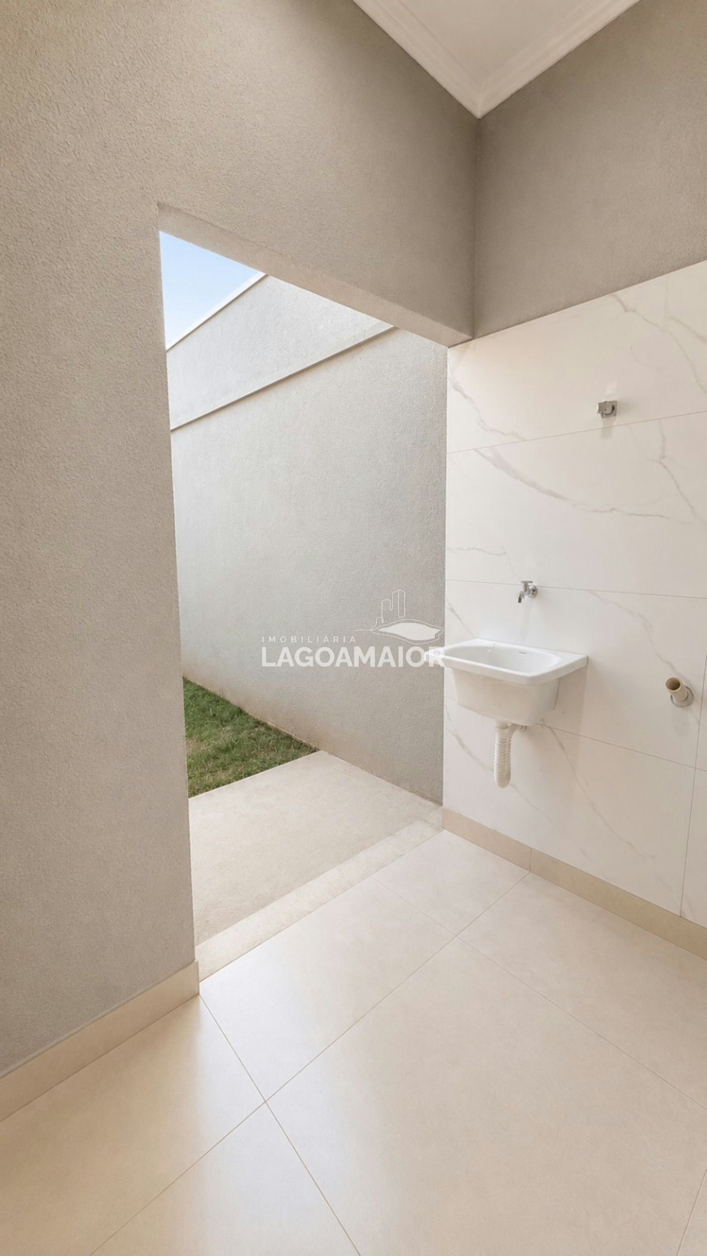 Casa à venda com 3 quartos, sendo 1 suíte,  em Jardim dos Ipês, Três Lagoas, MS