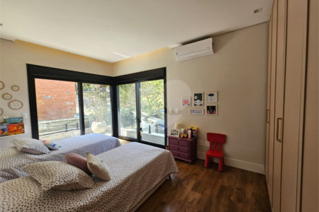 Casa à venda com 4 suítes no condomínio Residencial Itahyê, Santana de Parnaíba - SP
