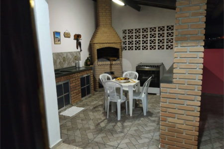 Casa Térrea à venda com 3 quartos, sendo 1 suíte,  no Centro, Salesópolis, SP