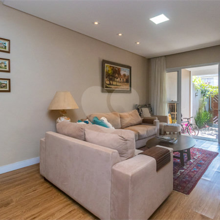 Casa à venda com 4 quartos, sendo 2 suítes, em Jardim Prudência, São Paulo, SP