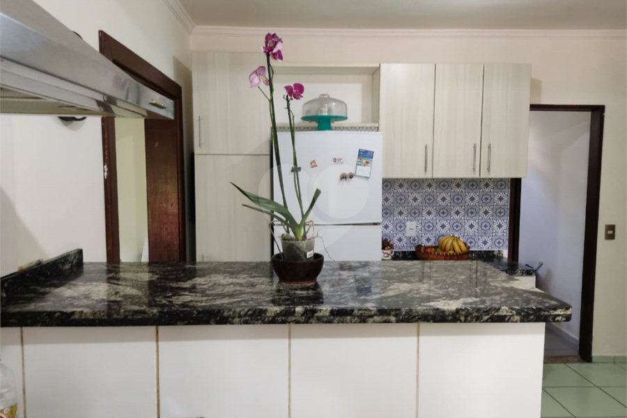 Casa à venda com 3 quartos, sendo 2 suítes, no condomínio Residencial Jardim Lago da Cantareira, Mairiporã - SP