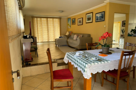 Casa à venda com 4 quartos, sendo 1 suíte, em Vila Henrique, Salto, SP