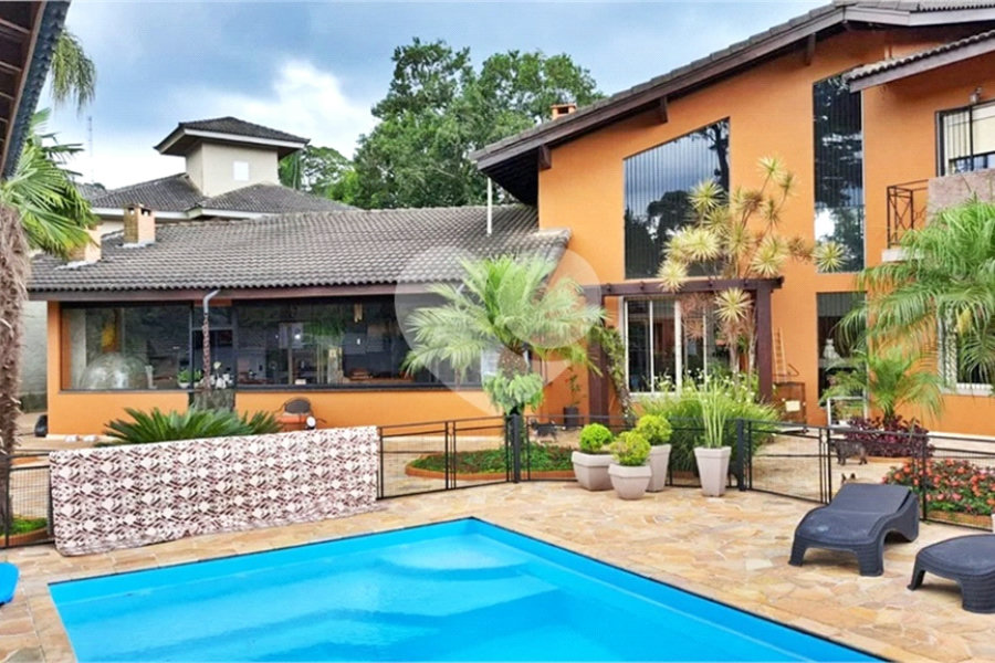 Casa à venda com 8 quartos, sendo 4 suítes, em Roseira, Mairiporã, SP