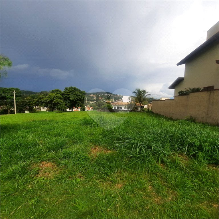 Lindo terreno de 450m², localizado no Condomínio Vilaggio Caprirccio