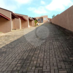 Linda casa em condomínio fechado com 2 Dormitórios.