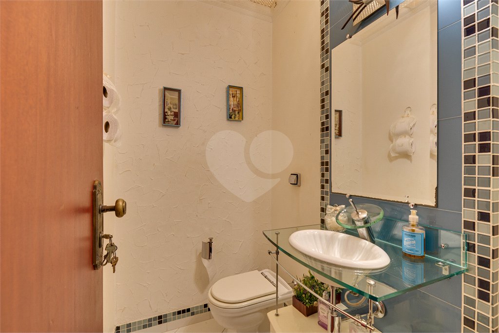 Casa Térrea à venda com 4 quartos, sendo 2 suítes, em Alto da Boa Vista, São Paulo, SP