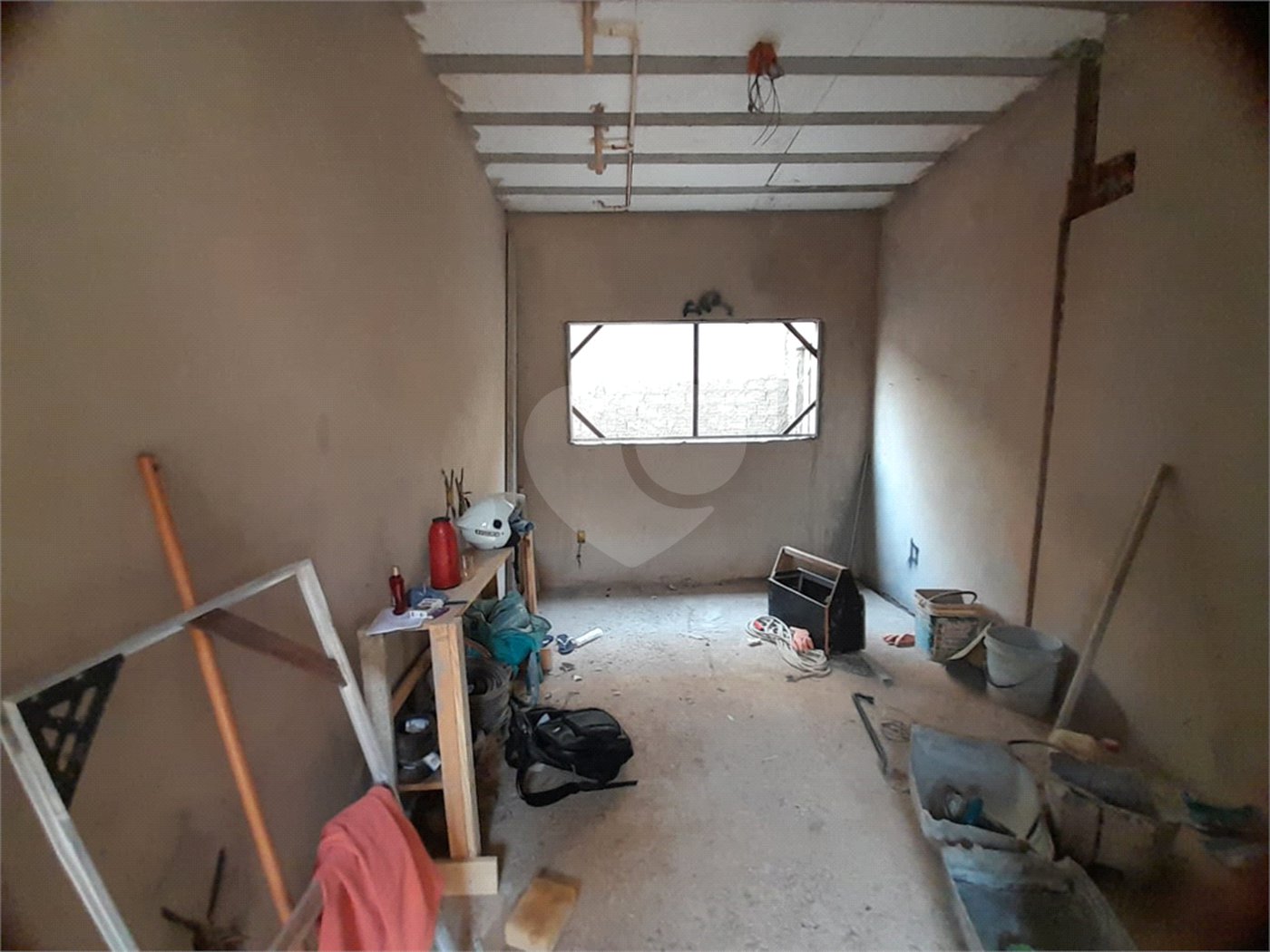 Casa em Construção com Área Gourmet e Piscina no Condomínio Damha II