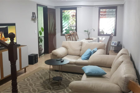 Sobrado à venda com 3 quartos, sendo 1 suíte, em Vila Vitório Mazzei, São Paulo, SP