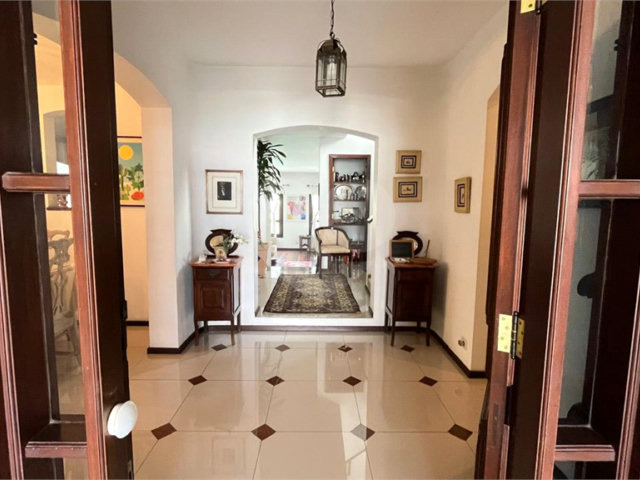 Casa à venda com 4 quartos, sendo 2 suítes,  em Morumbi, São Paulo, SP