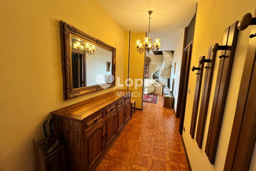Casa multifamiliar à venda em Verona, Itália – 3 unidades e 12.000 m²