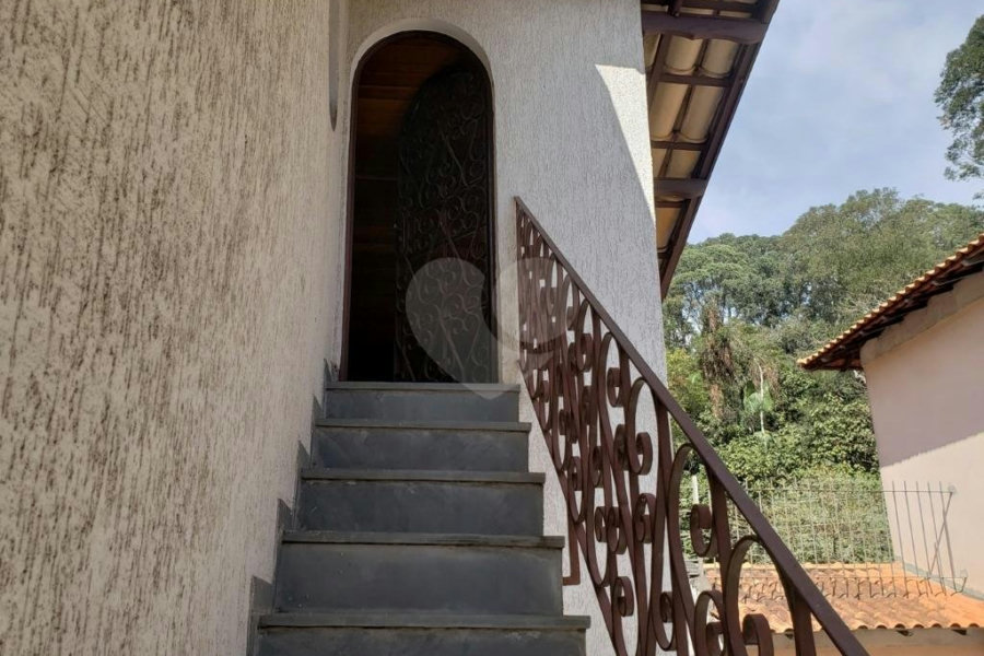 Sobrado à venda com 4 quartos, sendo 1 suíte, em Jardim Floresta, São Paulo, SP