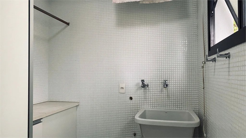 Casa à venda com 3 suítes no condomínio Vilas 2, São Paulo - SP
