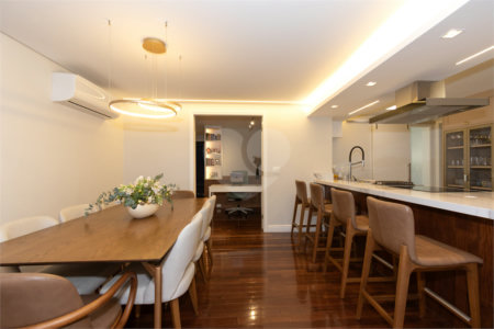 Apartamento à venda com 3 quartos, sendo 1 suíte,  em Vila Uberabinha, São Paulo, SP