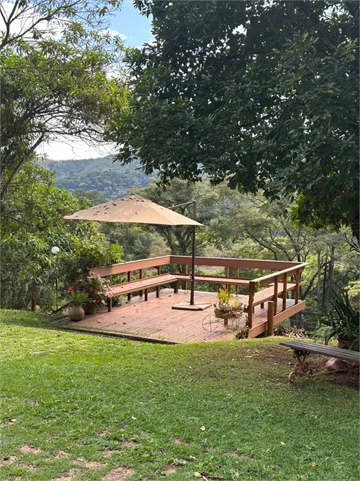 Casa à venda com 4 quartos, sendo 2 suítes, no condomínio Chacara Marques, Santana de Parnaíba - SP
