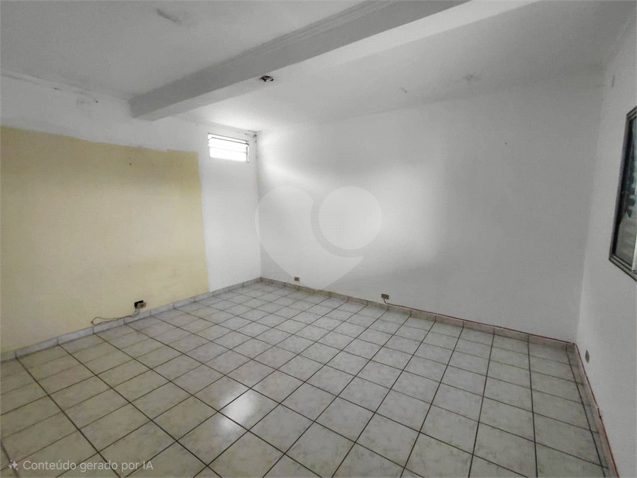 Sobrado à venda com 3 quartos, sendo 1 suíte, em Vila Constança, São Paulo, SP