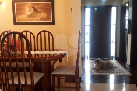 Casa à venda com 5 quartos, sendo 3 suítes,  em Vila Oliveira, Mogi das Cruzes, SP