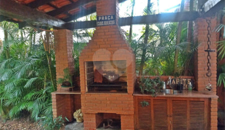 Casa à venda com 4 quartos, sendo 2 suítes, em Morumbi, São Paulo, SP