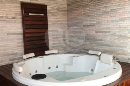 Casa à venda ou para alugar com 4 quartos, sendo 1 suíte, no condomínio Village Jardim Versailles, Jundiaí - SP