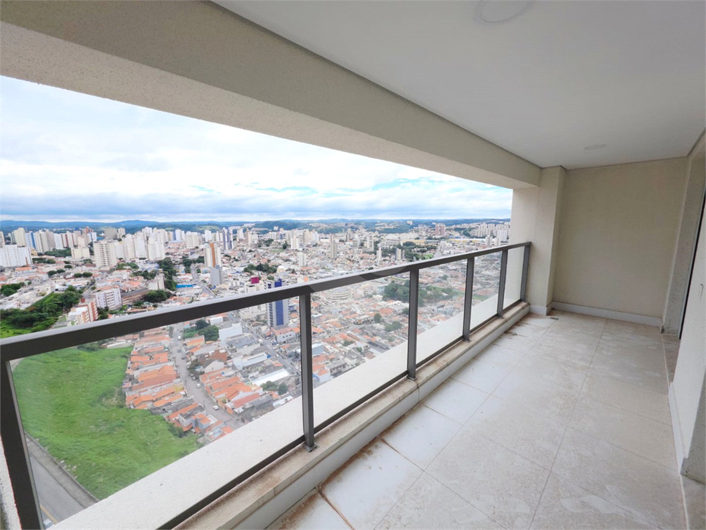 Triplex à venda com 4 suítes em Anhangabaú, Jundiaí, SP