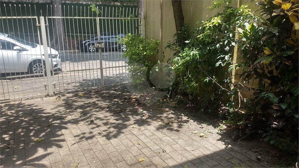 Sobrado à venda com 3 quartos, sendo 1 suíte, em Alto da Boa Vista, São Paulo, SP