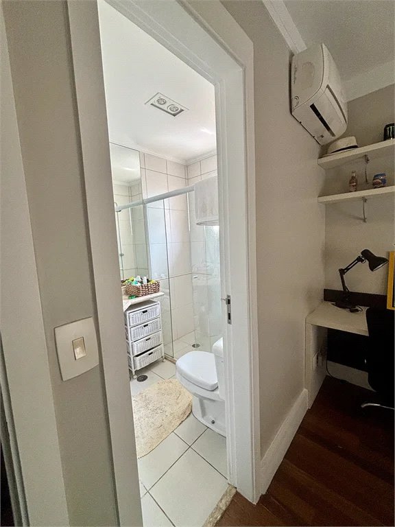 Casa à venda com 4 quartos, sendo 3 suítes,  no condomínio Vila Carmel, São Paulo - SP