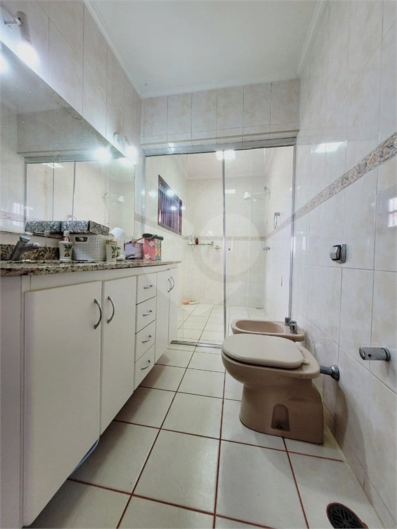 Sobrado à venda com 4 quartos, sendo 1 suíte, em Jardim Regina, Indaiatuba, SP
