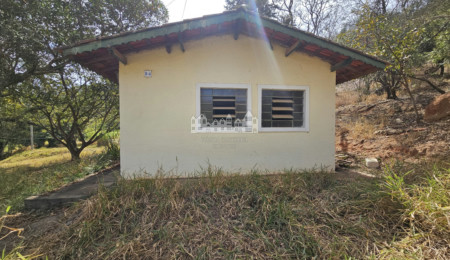 Chácara à venda com 2 quartos em Estância Santa Maria do Laranjal, Atibaia, SP