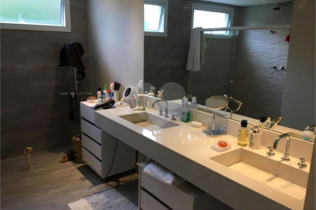 Casa à venda com 5 suítes no condomínio São Paulo, São Paulo - SP