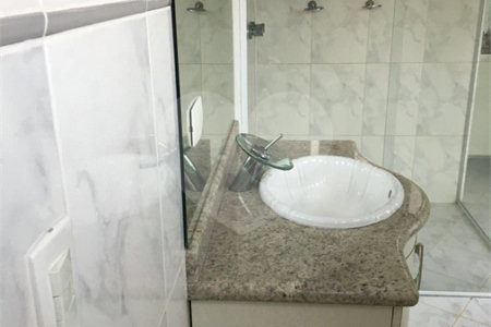 Sobrado à venda ou para alugar com 3 quartos, sendo 1 suíte, em Dos Casa, São Bernardo do Campo, SP