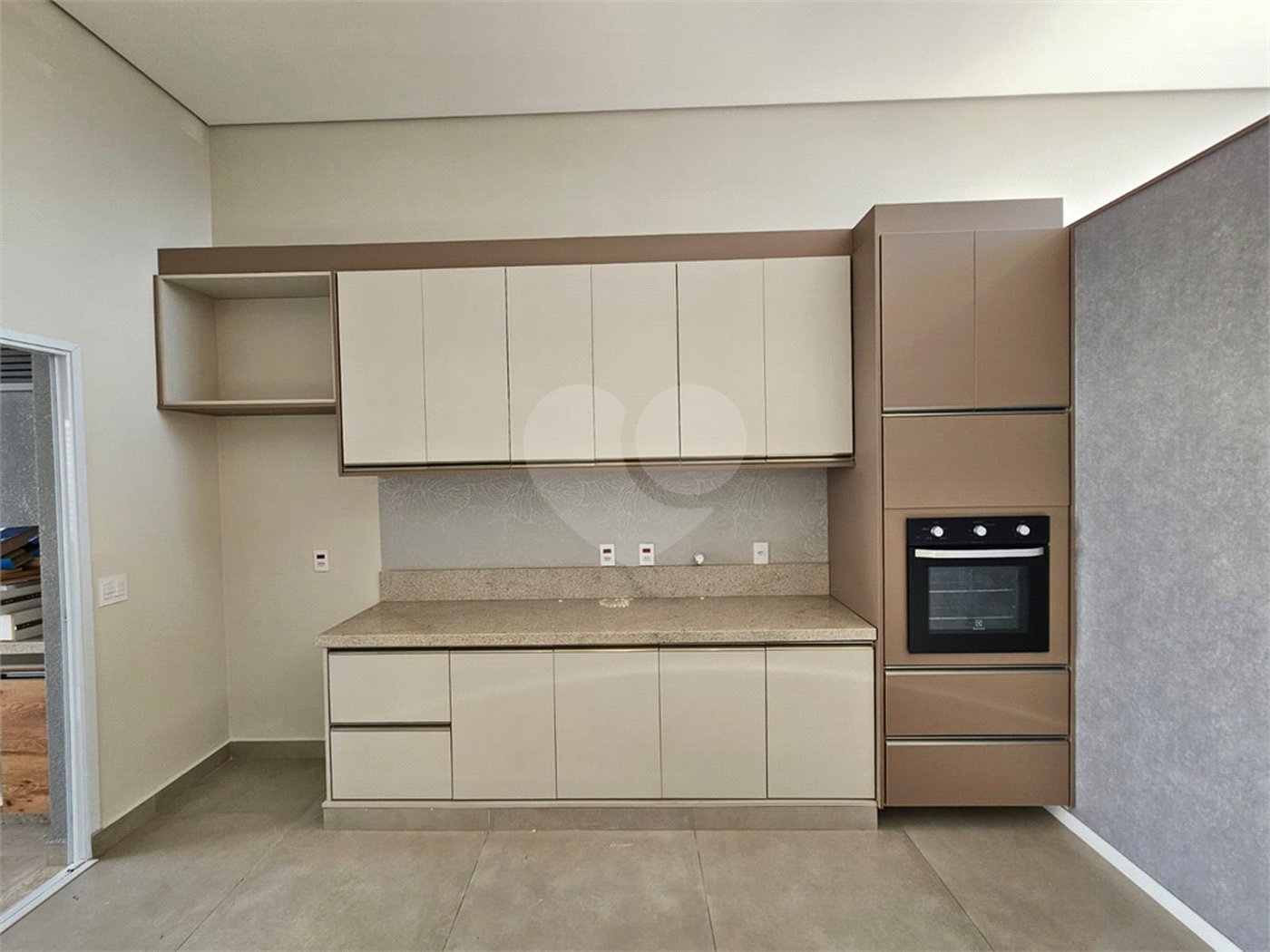 Casa à venda com 3 quartos, sendo 1 suíte,  no condomínio Mantova, Indaiatuba - SP