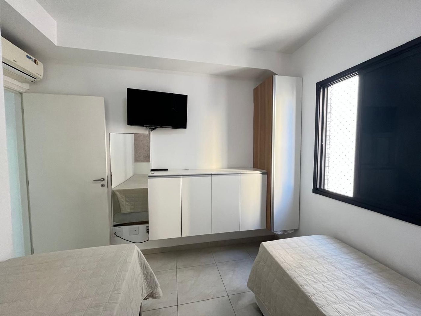 Oportunidade em Pitangueiras! Apartamento de 2 Dormitórios a Poucos Passos da Praia
