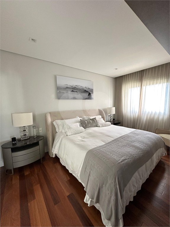 Apartamento à venda com 3 quartos, sendo 2 suítes, em Vila Olímpia, São Paulo, SP