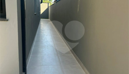 Sobrado à venda com 3 quartos, sendo 1 suíte,  em Jardim Brasil, São Roque, SP