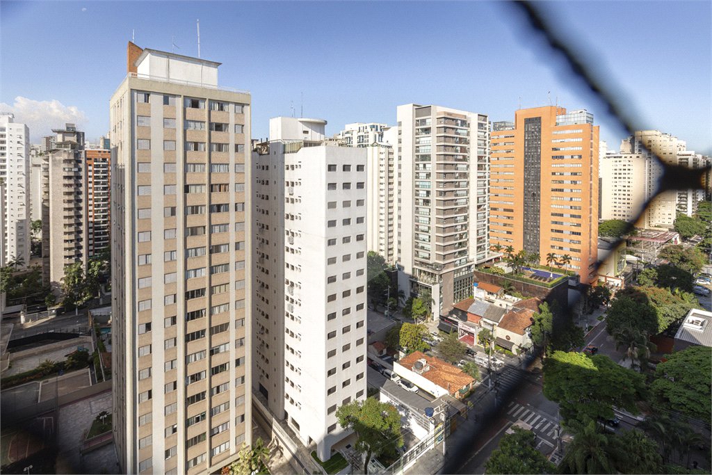 Apartamento à venda com 4 quartos, sendo 2 suítes, em Indianópolis, São Paulo, SP