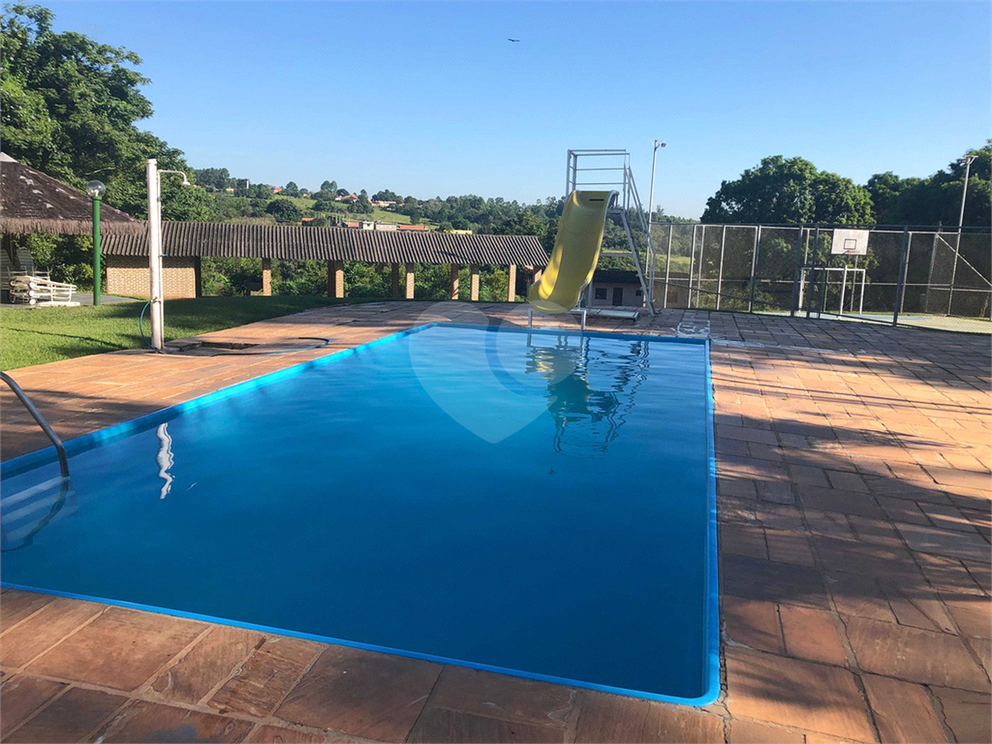 Chácara à venda com 9 quartos, sendo 6 suítes,  em Araçoiaba da Serra, SP