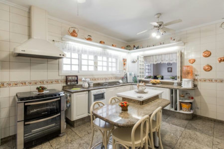 Casa à venda com 5 quartos, sendo 3 suítes, em Alto da Boa Vista, São Paulo, SP